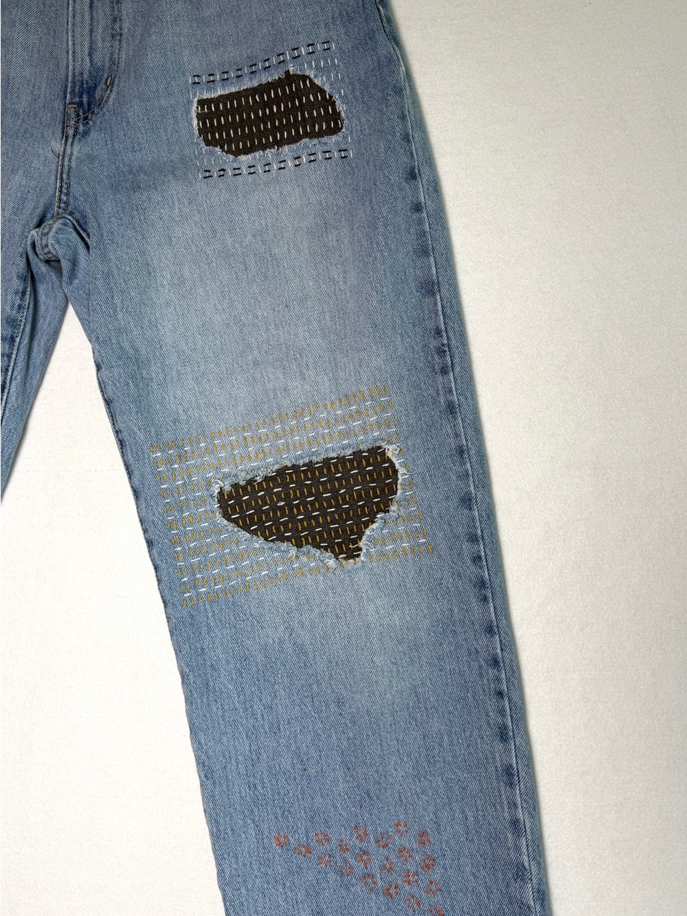 Levi's Women's '94 Baggy Jeans Visible Mended Sashiko Denim Light Wash 31x29 - Picture 2 of 15